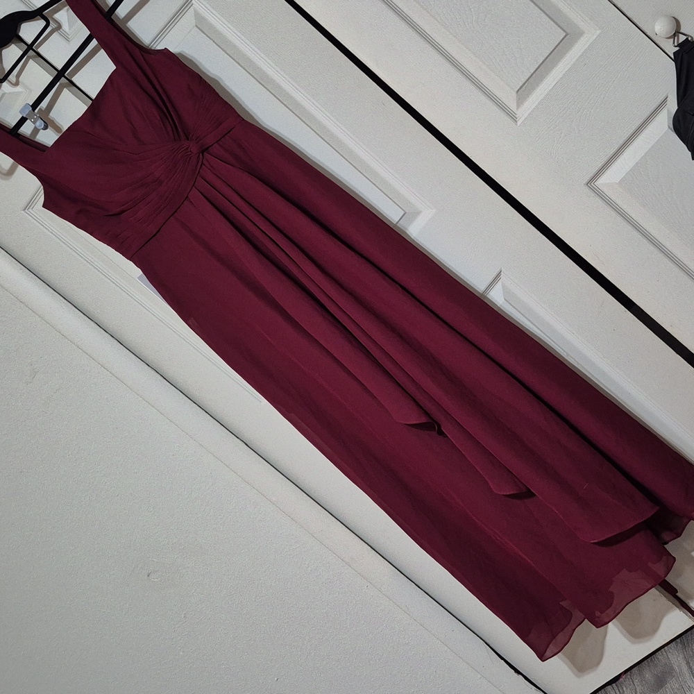 Elegant Burgundy Maxi Dress